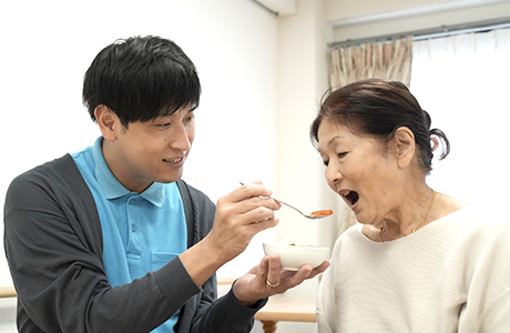 食事介助の様子