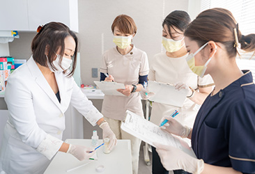 座学＋実習で知識と動きを両立の画像