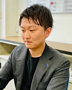 店長 桑原 裕介