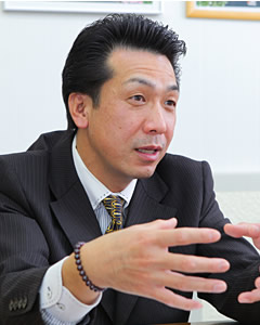 店長 瀧野 利一