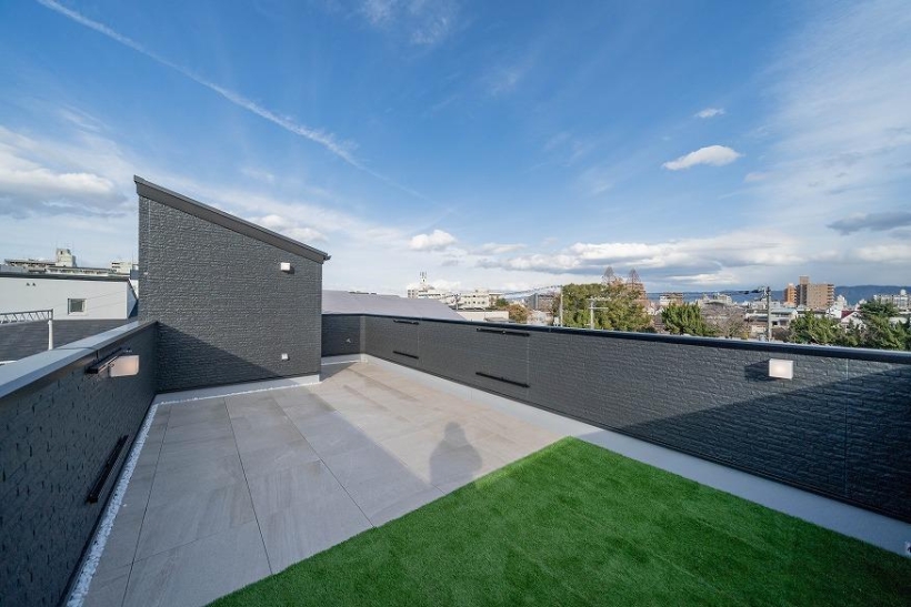 豊富な収納が自慢！アウトドアリビングで家族の思い出を刻む家