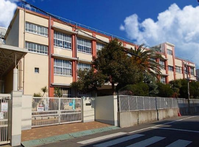 【大阪市立平野西小学校】徒歩7分（約550ｍ）