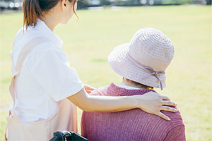 娘が叶えた両親の願い、安心の施設生活